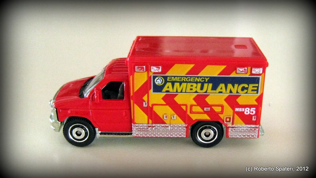 Matchbox Ford E-350 Ambulance 2009 (n.MB-771)